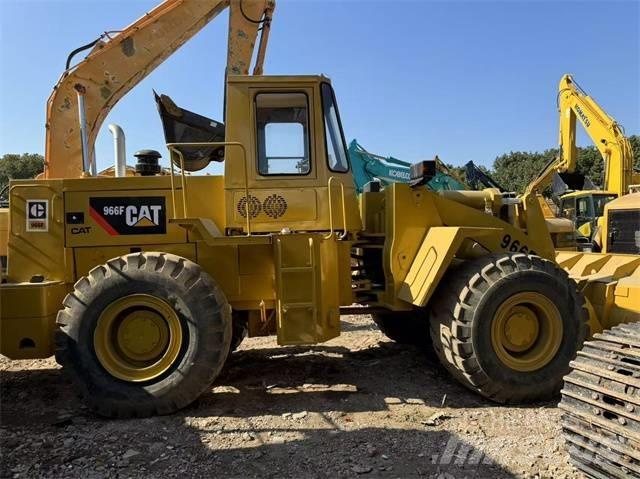 CAT 966 F Chargeuse sur pneus