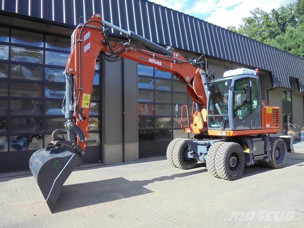 Atlas 180 WSR Pelle sur pneus