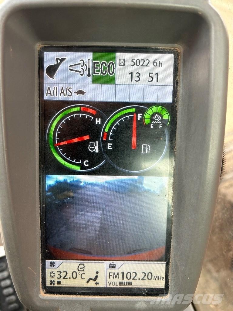 Hitachi ZX 135 US-6 Pelle sur chenilles