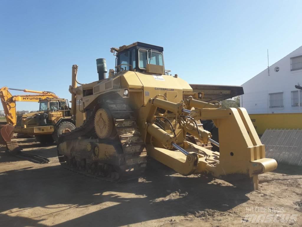 CAT D 10 Bouteurs sur chenilles