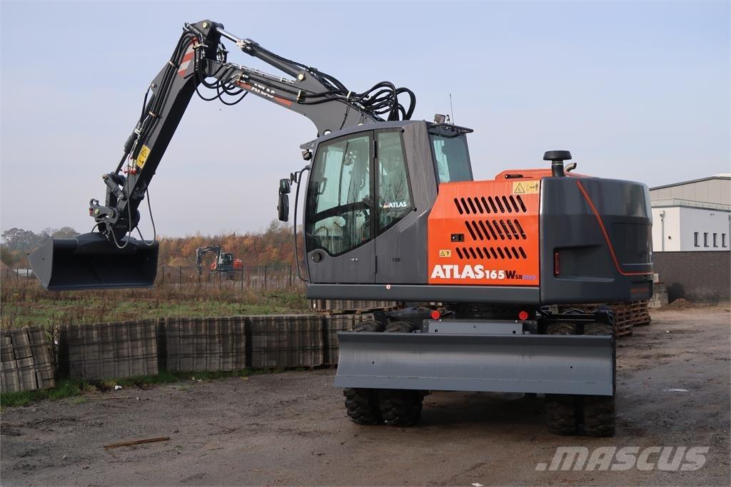 Atlas 165WSR Pelle sur pneus