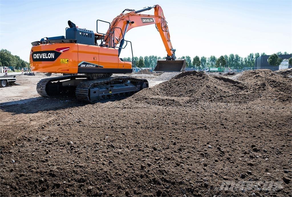 Develon DX225LC-7 Pelle sur chenilles