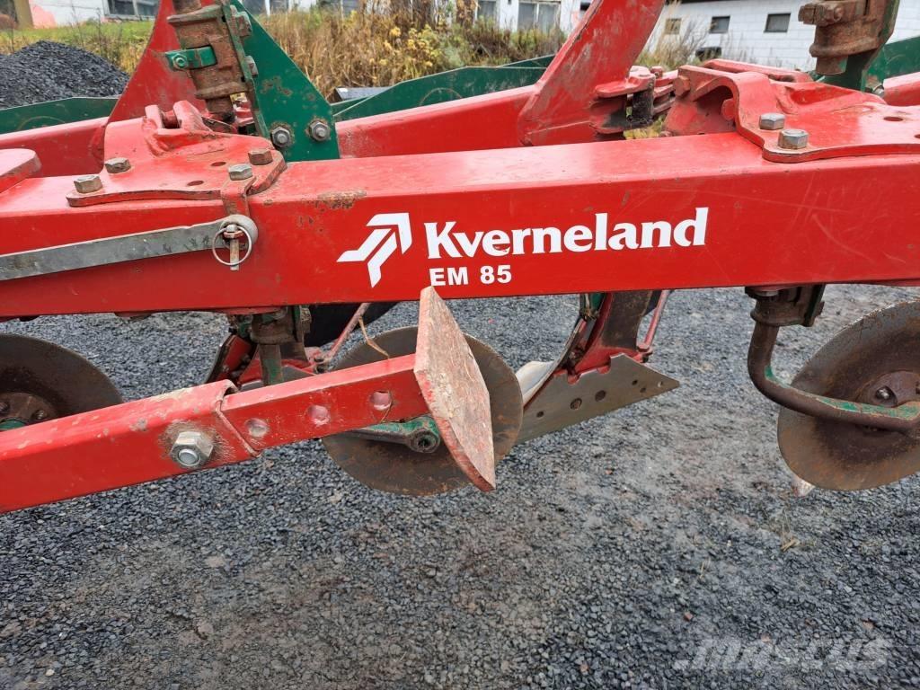 Kverneland EM 85 Charrue réversible