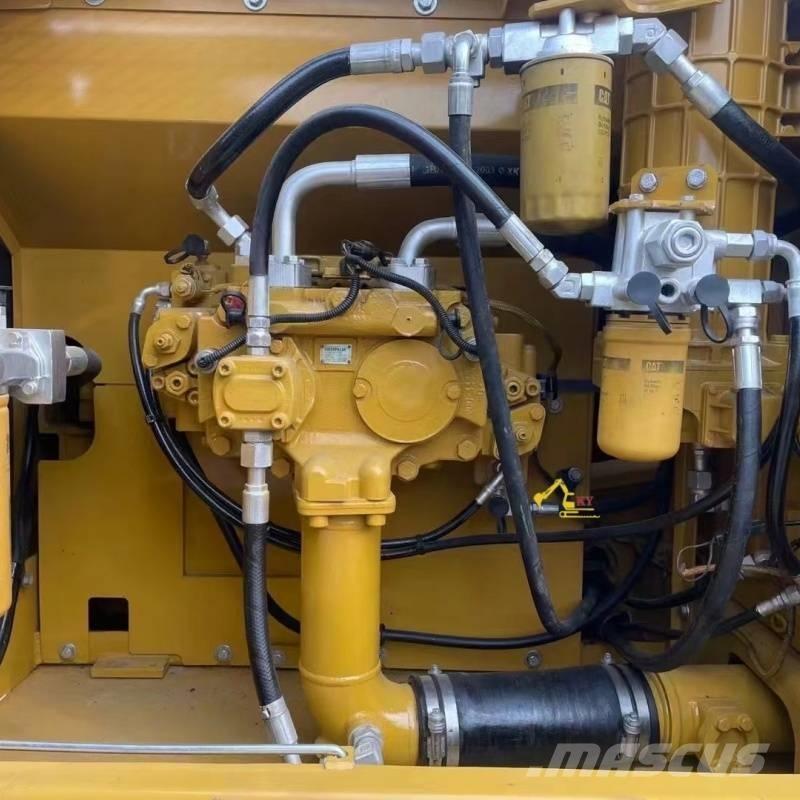 CAT 324 D Pelle sur chenilles