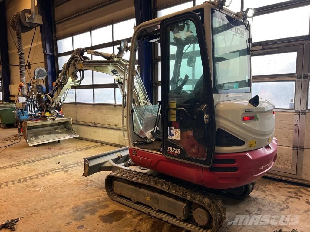 Takeuchi TB 230 Mini pelle < 7t