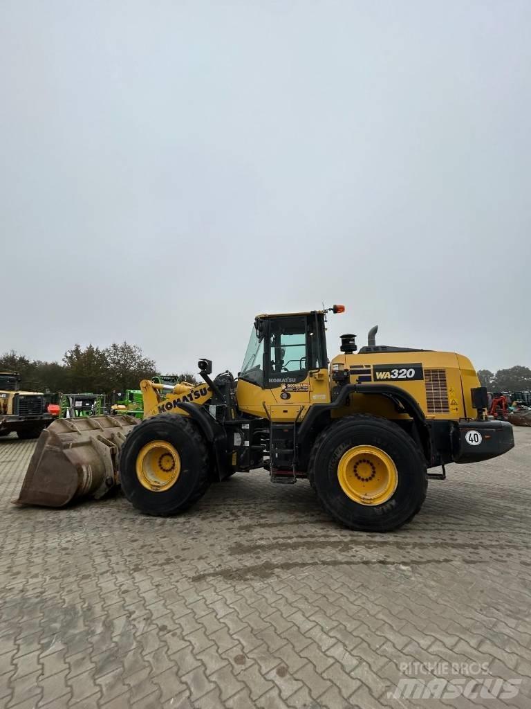Komatsu WA 320 Chargeuse sur pneus