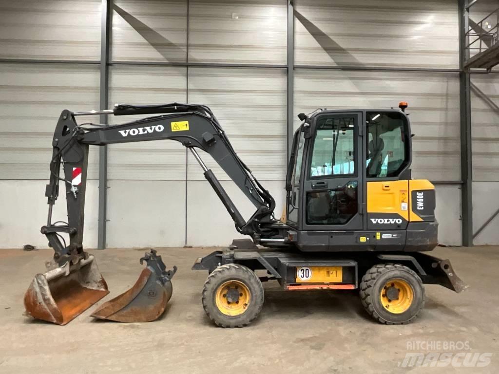Volvo EW 60 E Pelle sur pneus