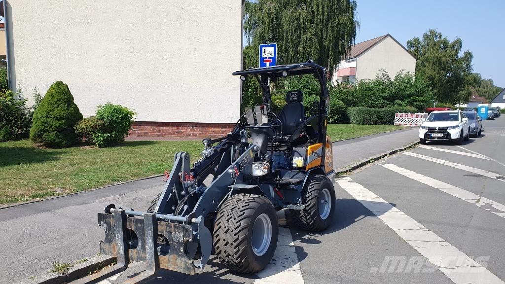 GiANT G 2500 X-Tra Chargeuse sur pneus