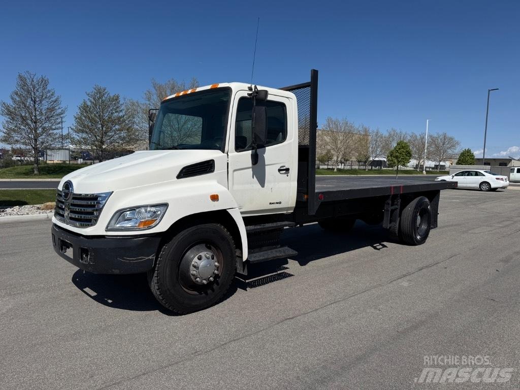 Hino 268 Camion plateau