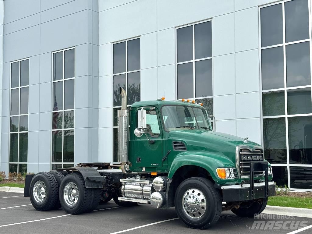 Mack Granite CV713 Tracteur routier