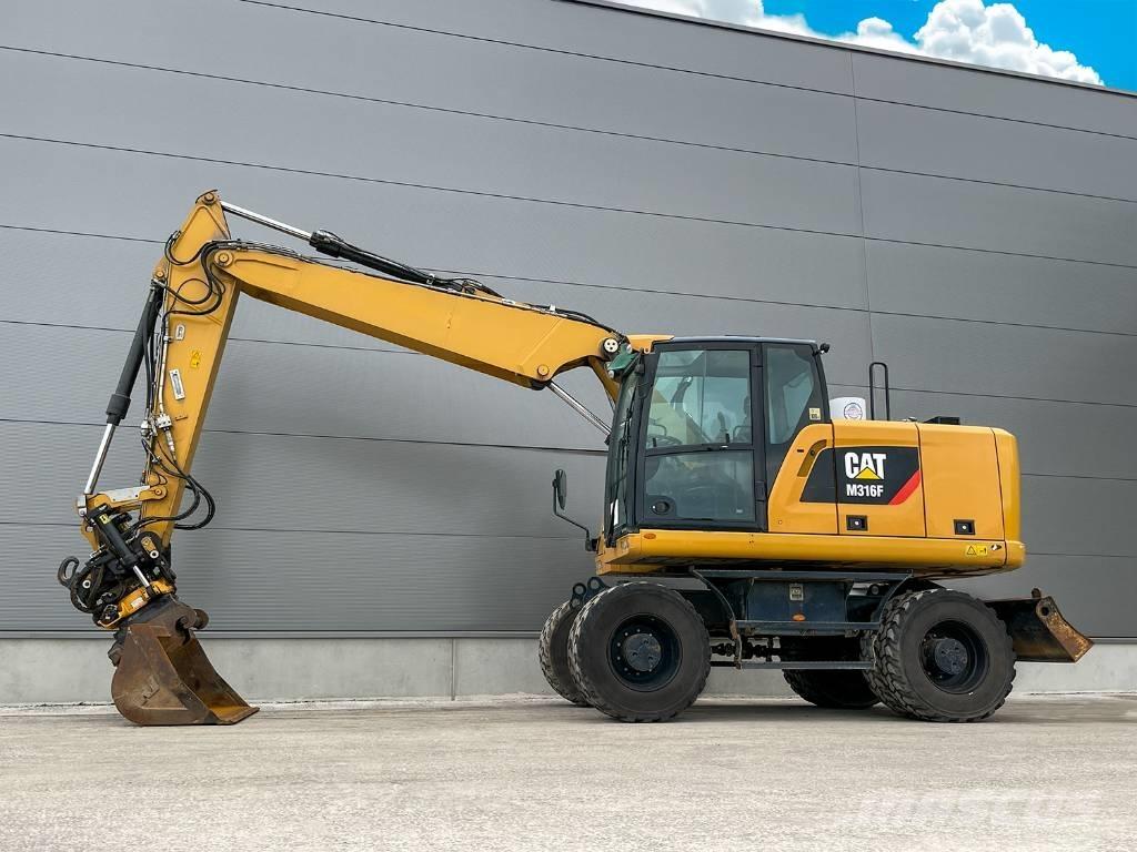 CAT M316F Pelle sur pneus