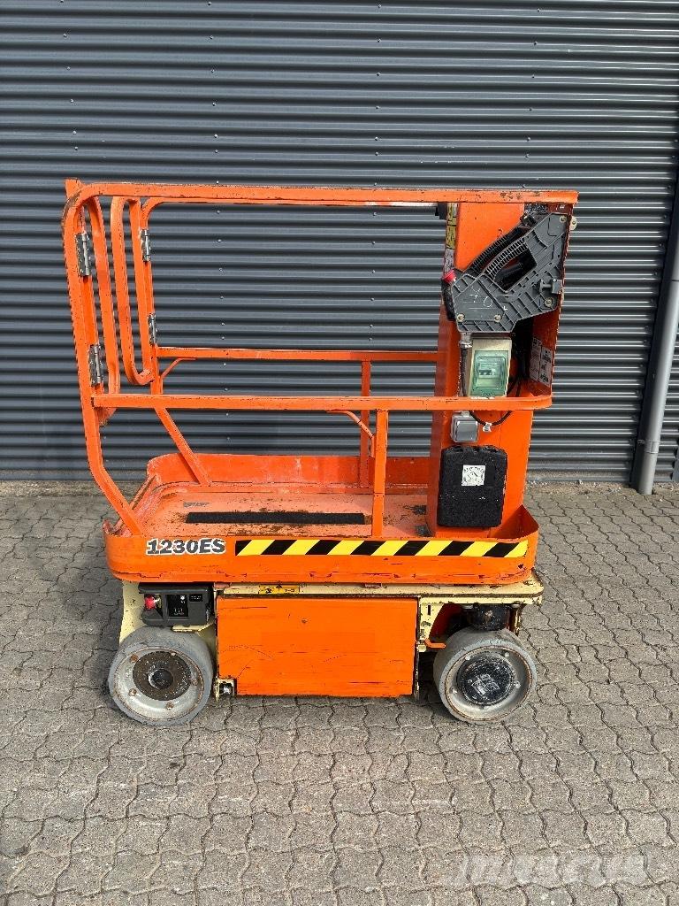 JLG 1230 ES Mât vertical