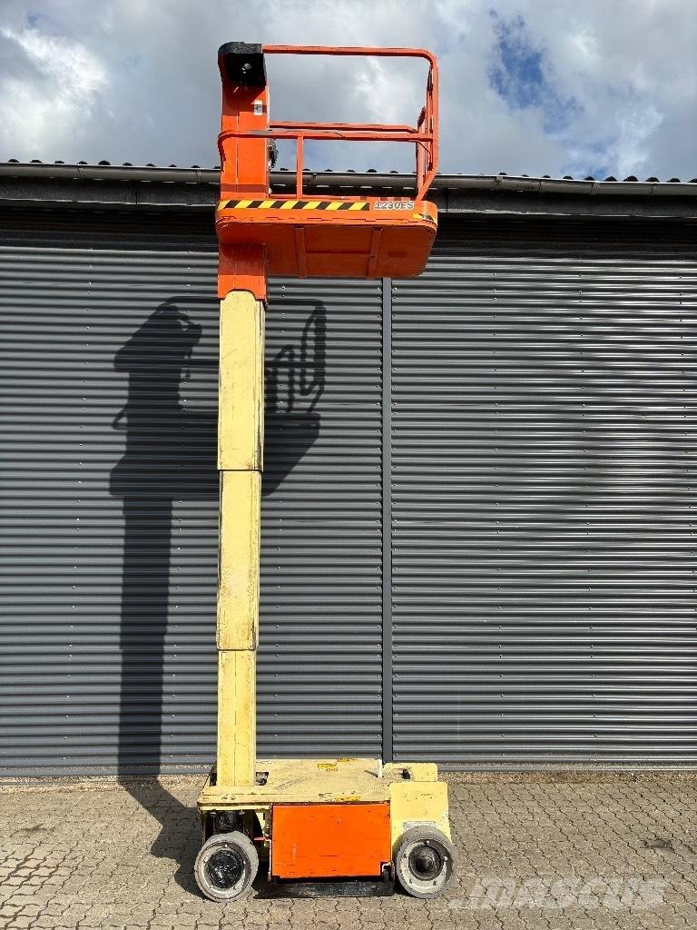 JLG 1230 ES Mât vertical