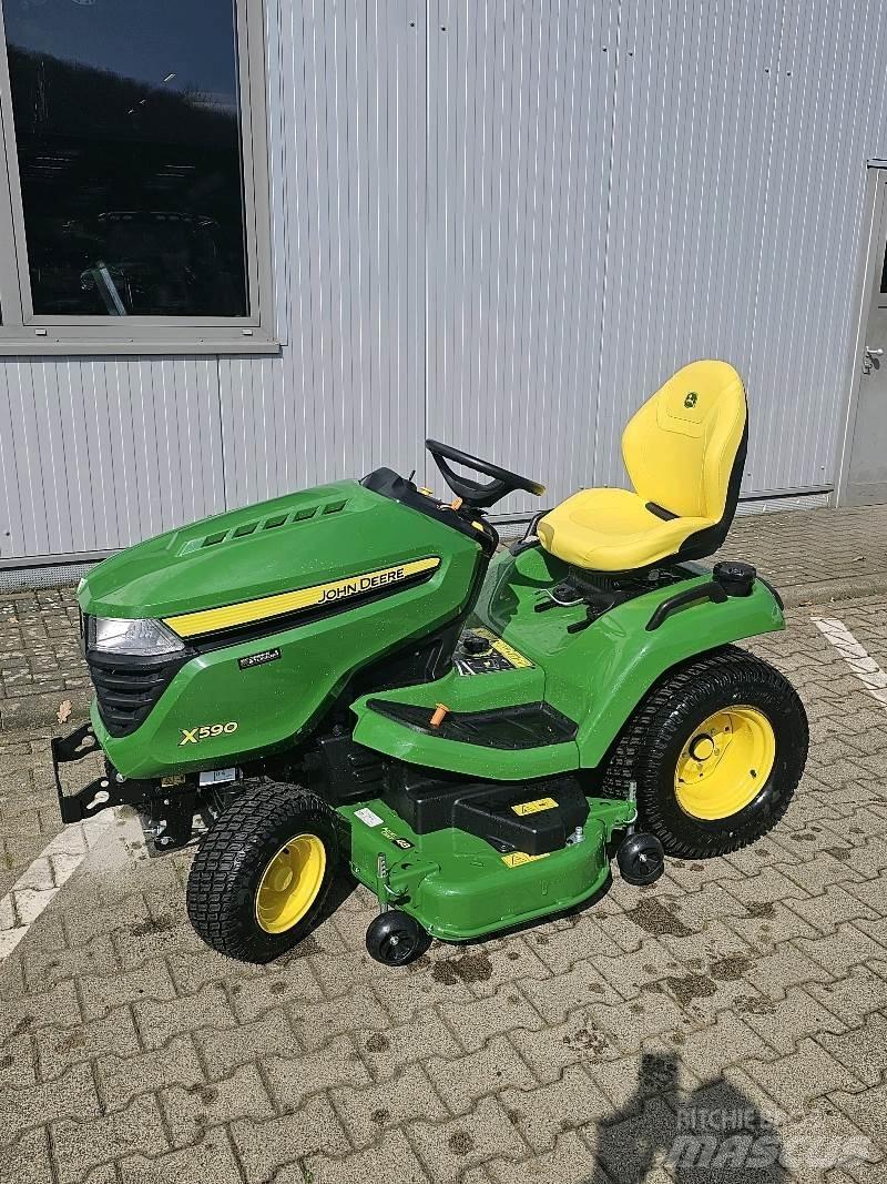 John Deere X590 Faucheuse