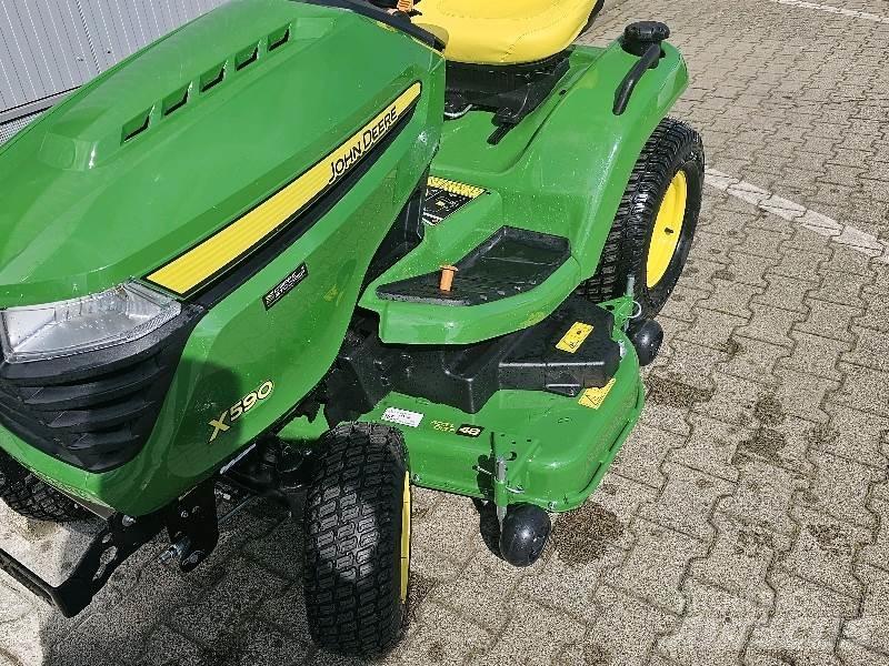 John Deere X590 Faucheuse