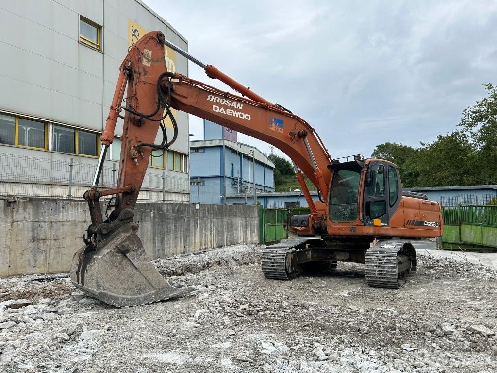 Doosan DX 255 LC Pelle sur chenilles