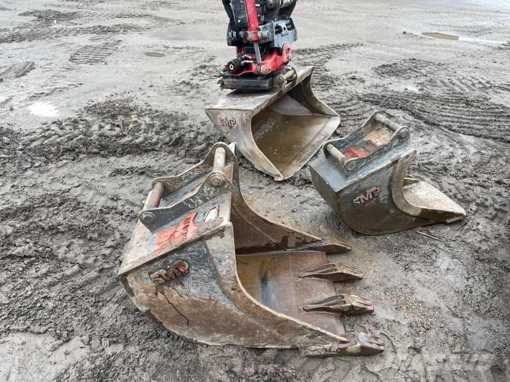 Takeuchi TB 240 Mini pelle < 7t