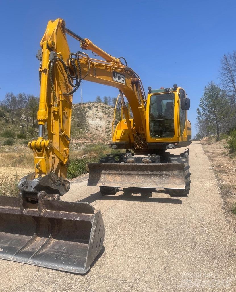 JCB JS 145 W Pelle sur pneus