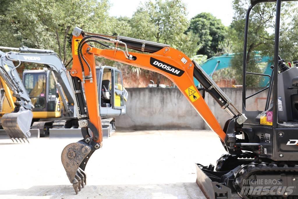 Doosan DX 17 Pelle sur chenilles