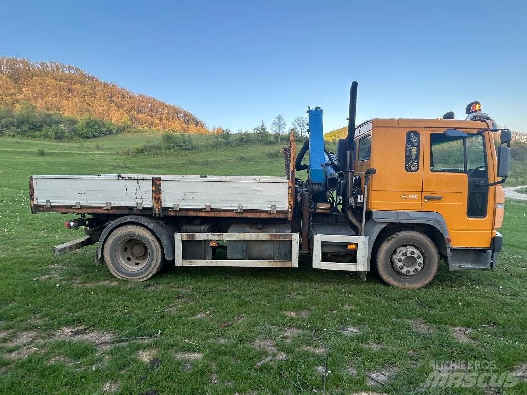 Volvo FL 6 Camion plateau ridelle avec grue