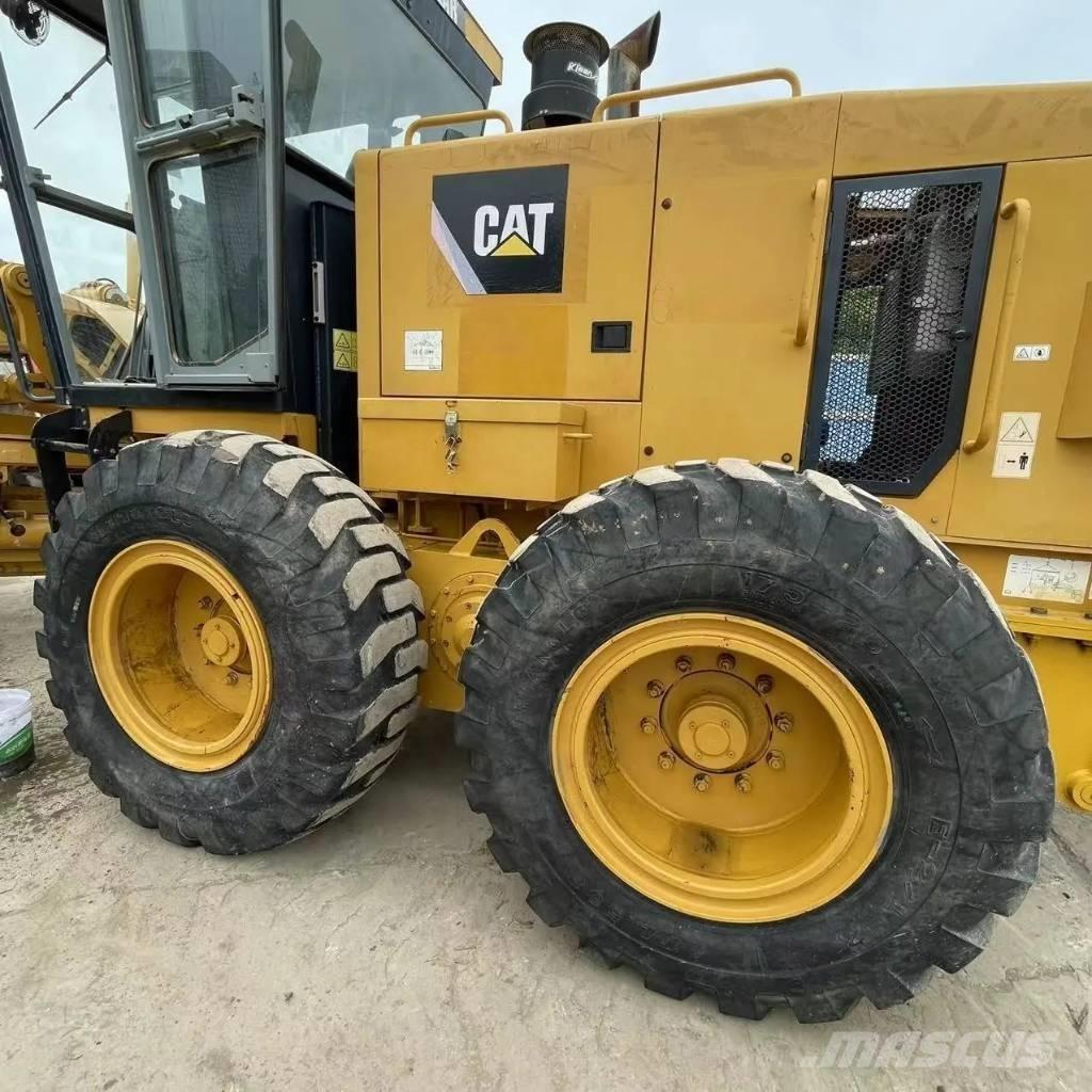 CAT 140K Niveleuse