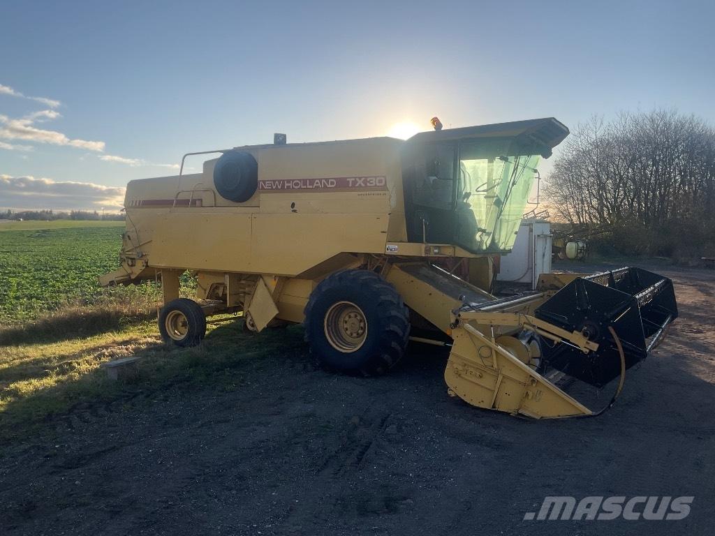 New Holland TX 30 Moissonneuse batteuse