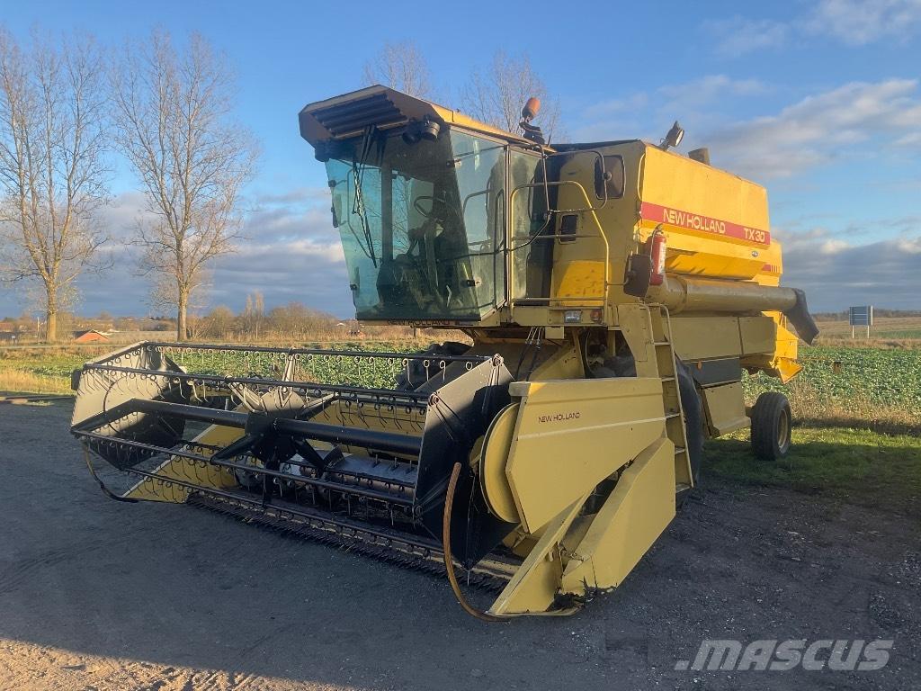 New Holland TX 30 Moissonneuse batteuse