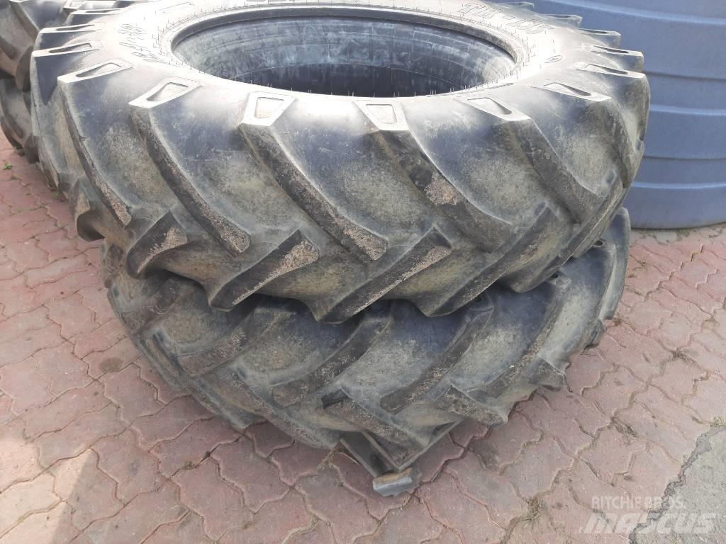 BKT 18.4-34 2 kpl Pneus, roues et jantes