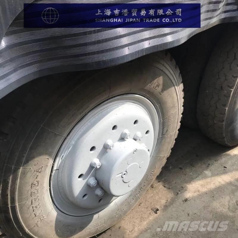 Sany STC1000 Grues tout terrain