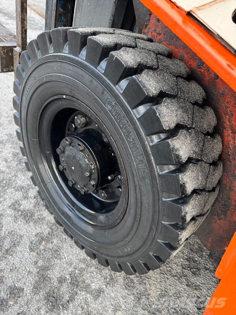 Nissan 25 Chariots GPL