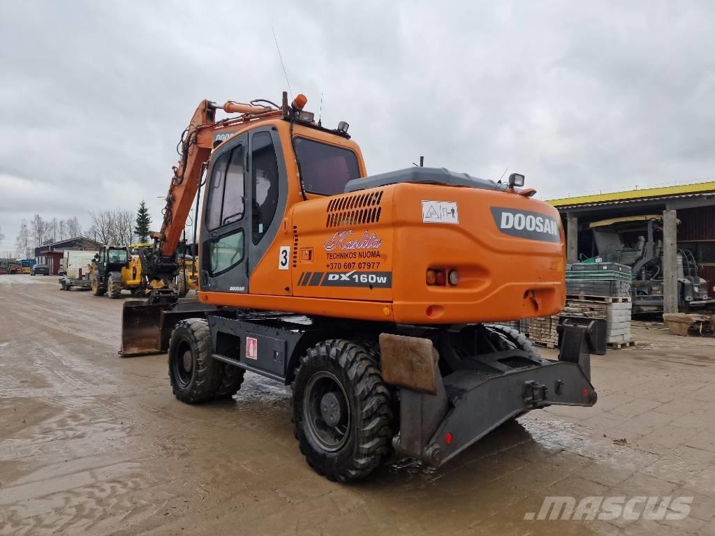 Doosan DX 160 W Pelle sur pneus