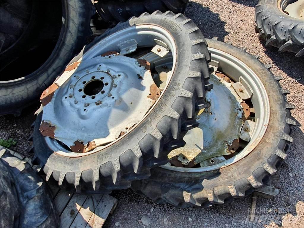 BKT 230/95R44 x2 Pneus, roues et jantes