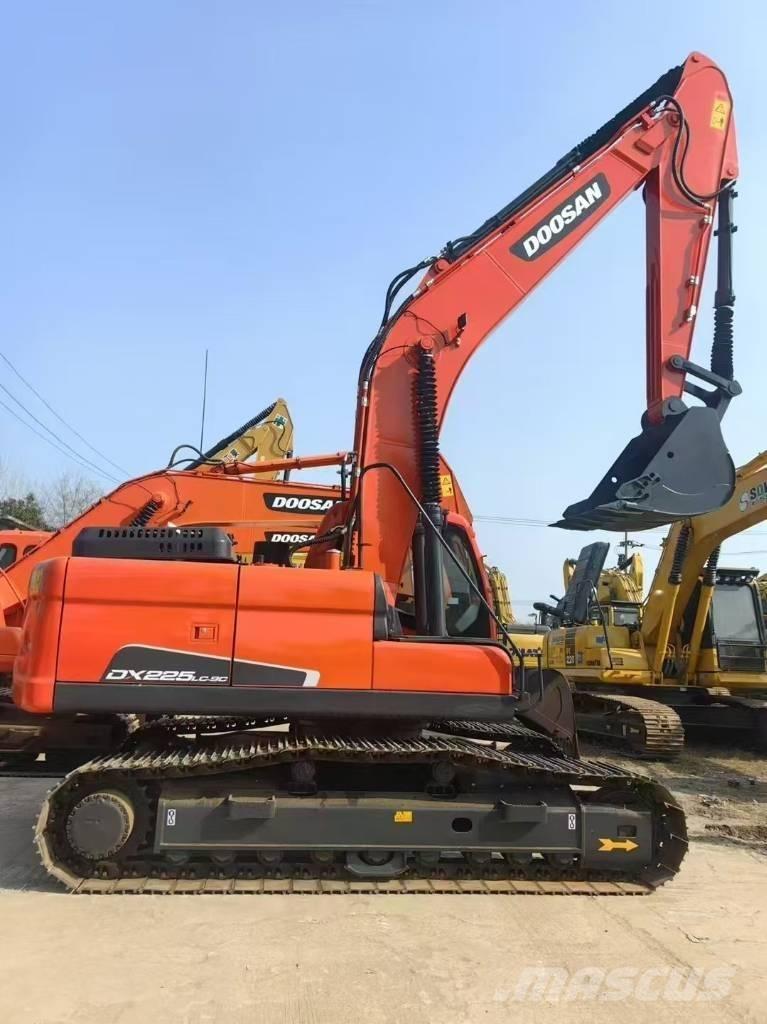 Doosan DX 225 LC Pelle sur chenilles