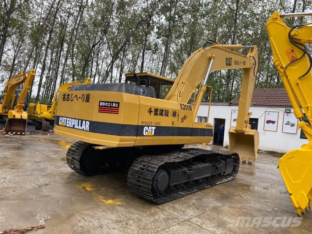 CAT E200B Pelle sur chenilles