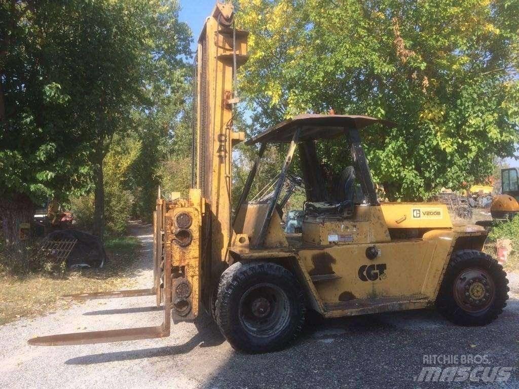 CAT V 200 B Chariots diesel