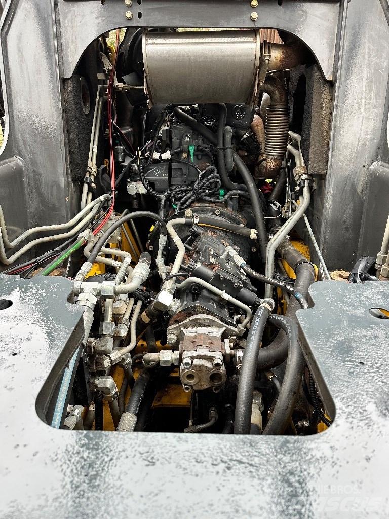 New Holland L 225 Chargeuse compacte