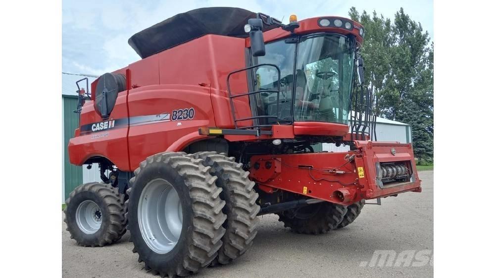 CASE 8230 Moissonneuse batteuse