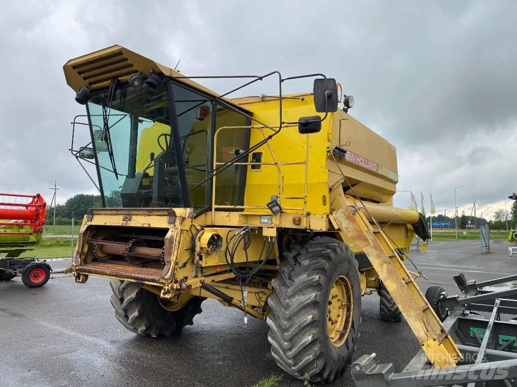 New Holland TF 46 Moissonneuse batteuse