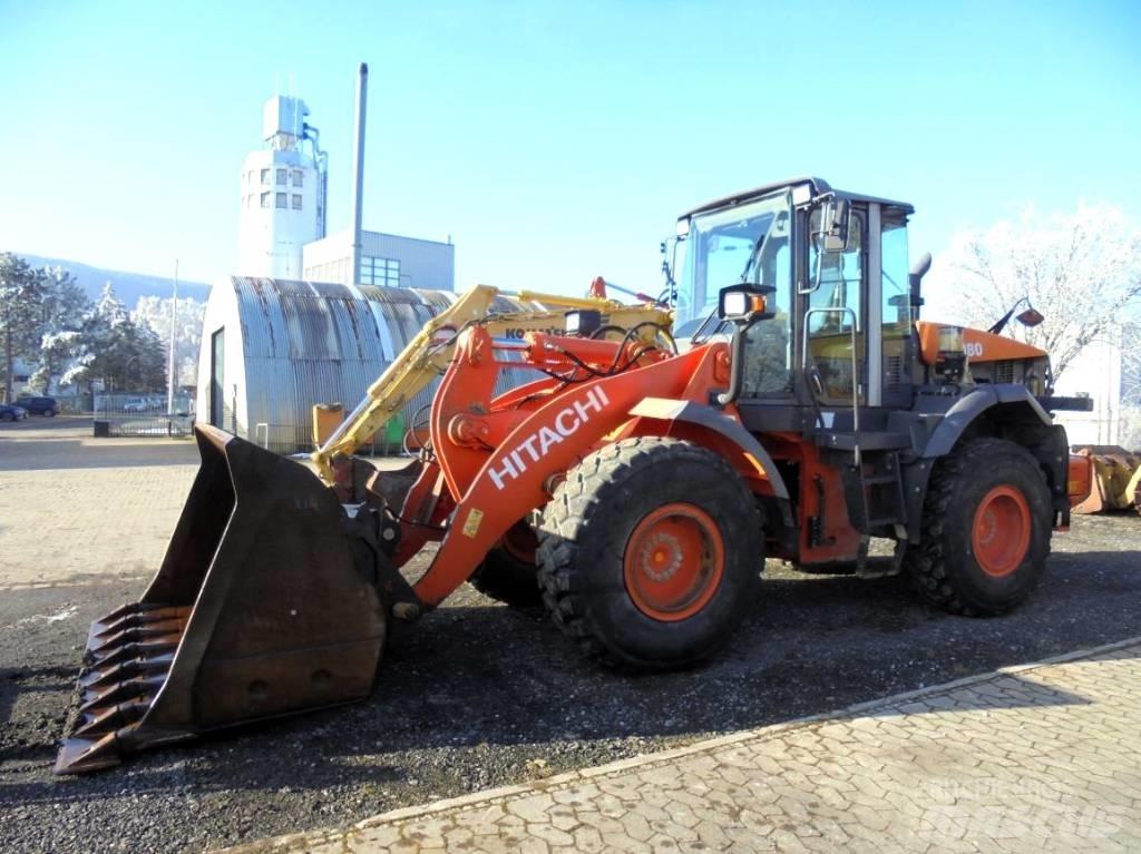 Hitachi ZW 180 Chargeuse sur pneus