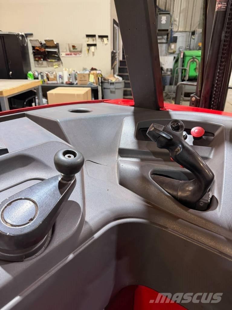 Raymond 410C30TT Chariot à mât rétractable