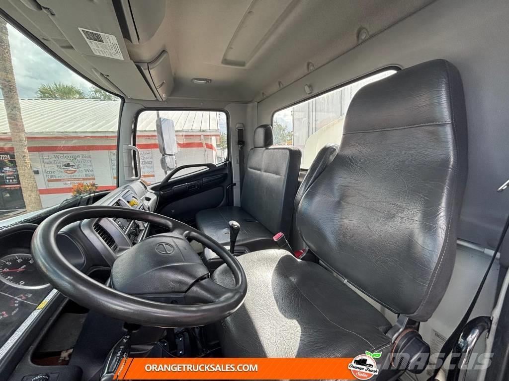 Hino 338 Camion citerne à eau