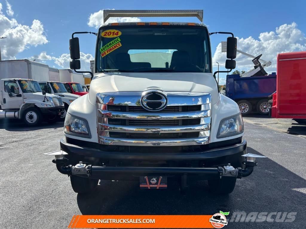 Hino 338 Camion citerne à eau