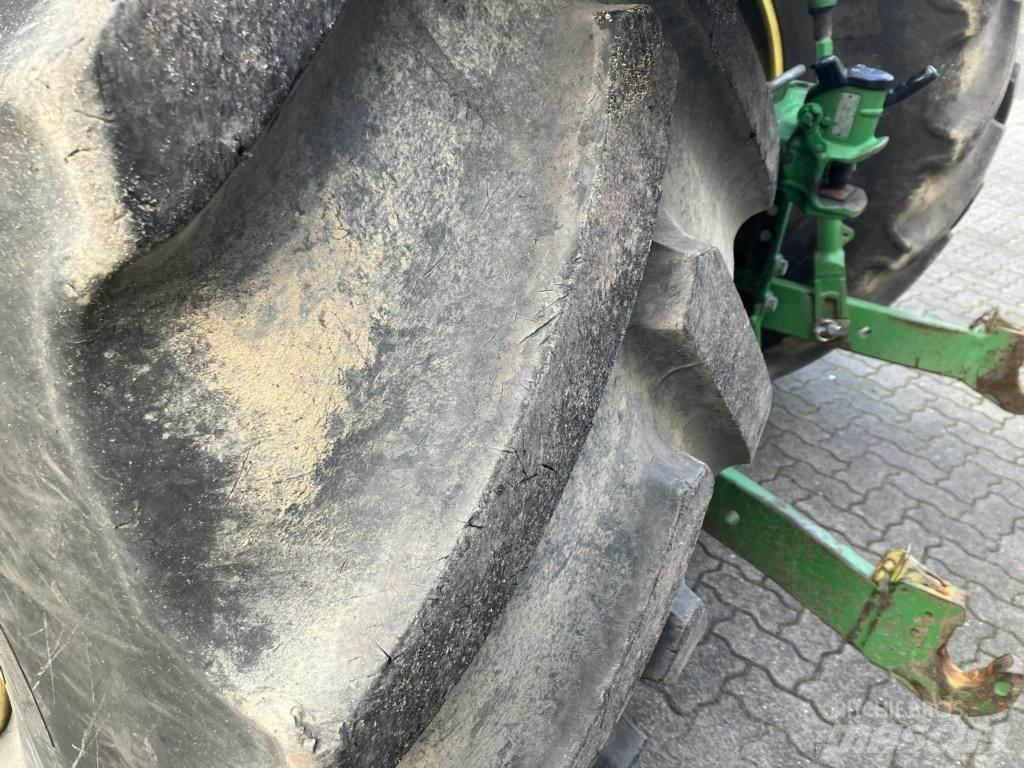 John Deere 6215R Tracteur
