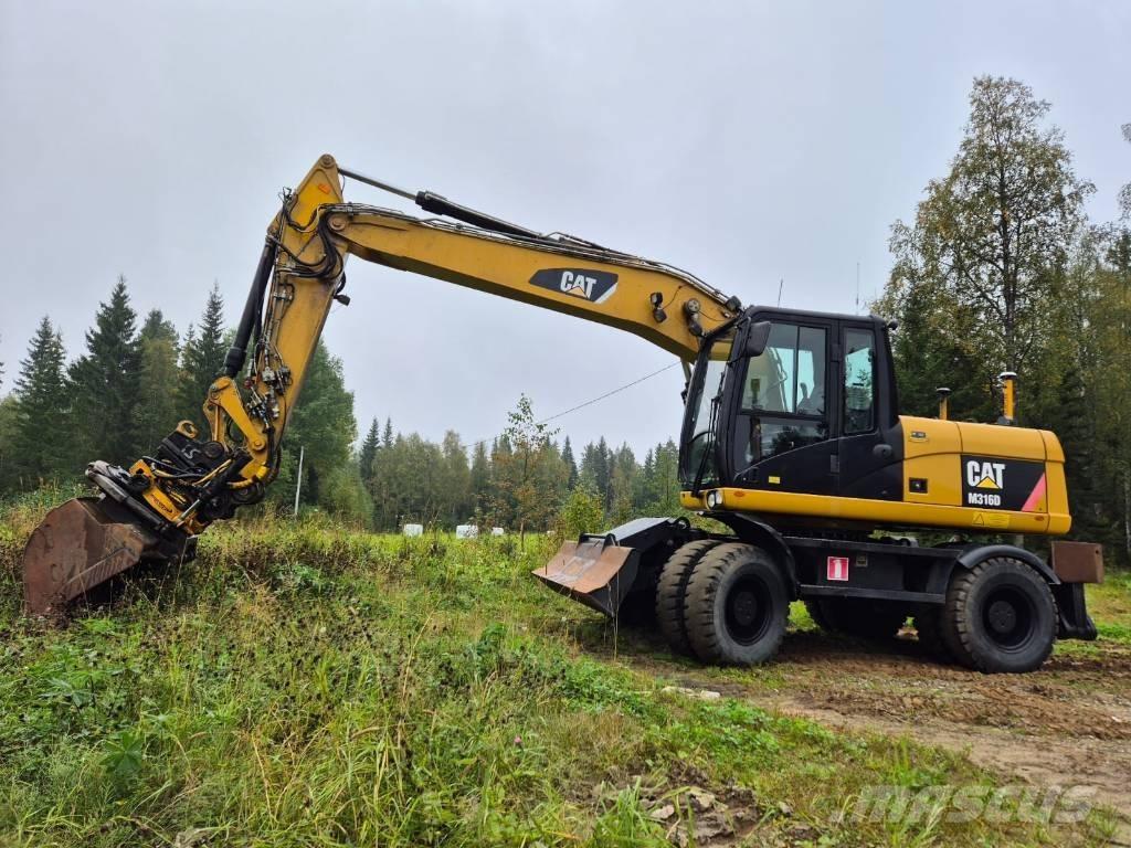 CAT M 316 D Pelle sur pneus