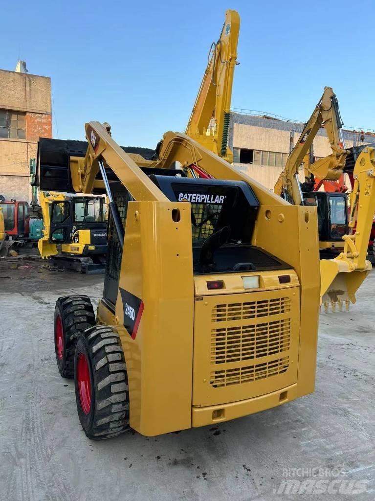 CAT 246D Chargeuse compacte