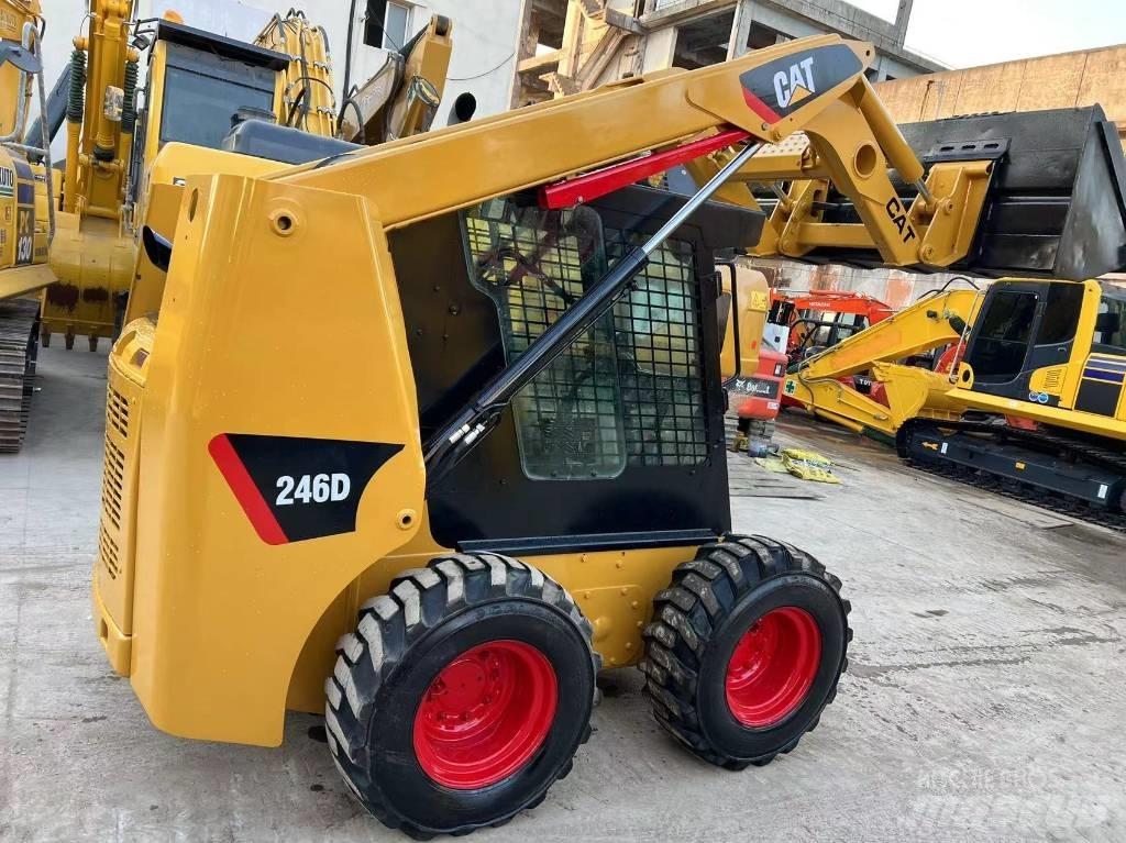 CAT 246D Chargeuse compacte