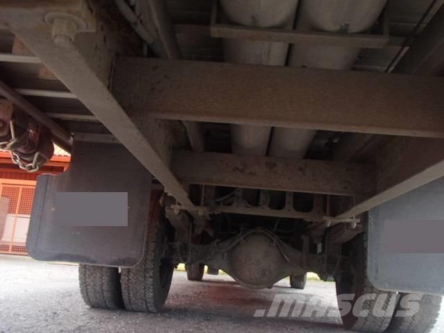 Hino 195 Camion plateau