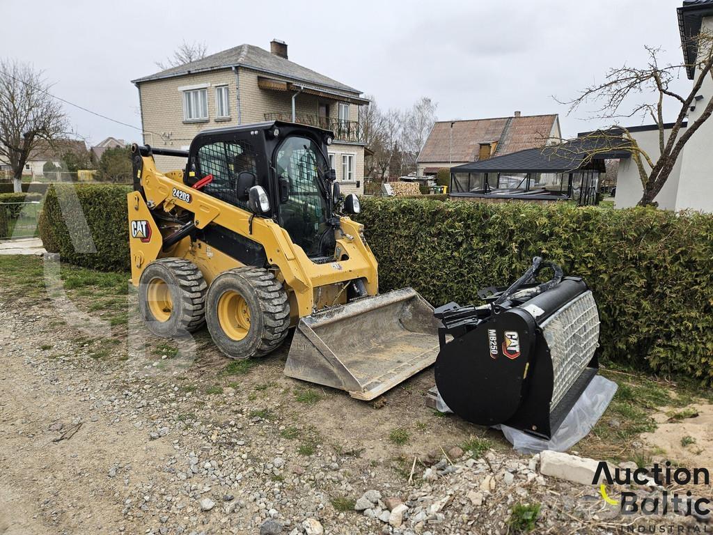 CAT 242 D 3 Chargeuse compacte