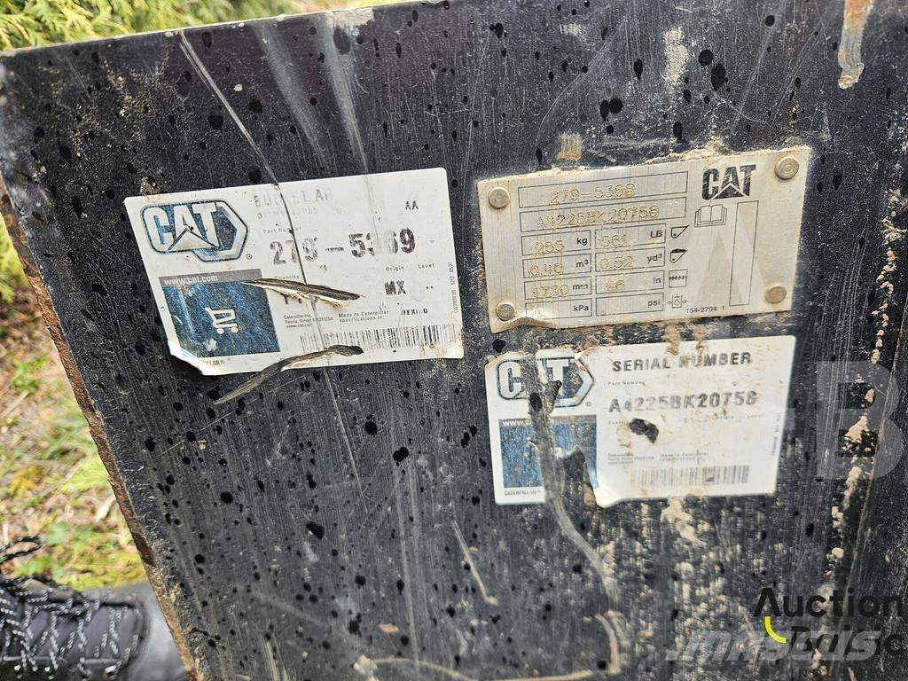 CAT 242 D 3 Chargeuse compacte