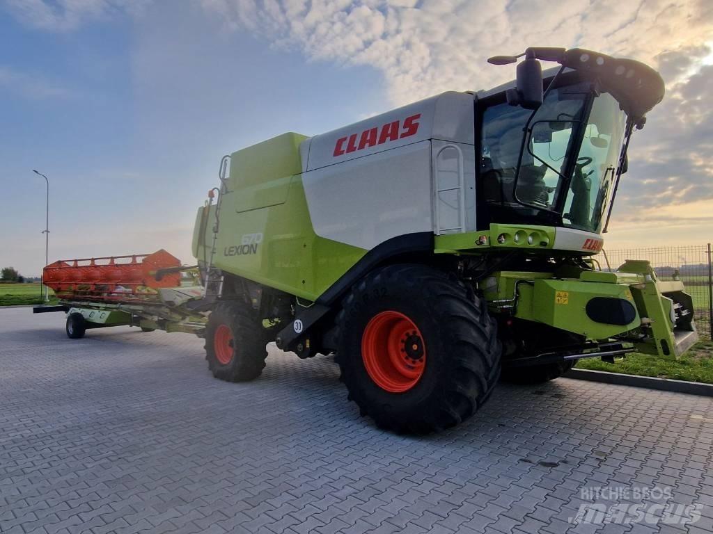 CLAAS Lexion 670 Moissonneuse batteuse